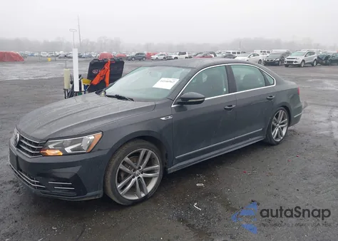 2017 Volkswagen Passat 1.8T R-Line z USA, uszkodzony, nr VIN 1VWDT7A37HC058768